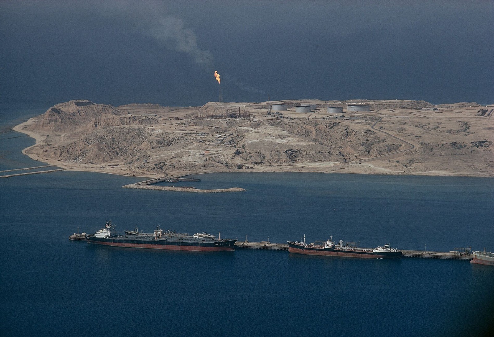 Irán: estrecho de Ormuz  estará abierto a navegación  durante el cese del fuego