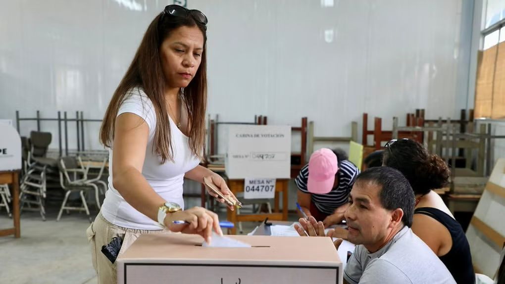 Chats revelarían que  retrasos del material  fueron culpa de ONPE