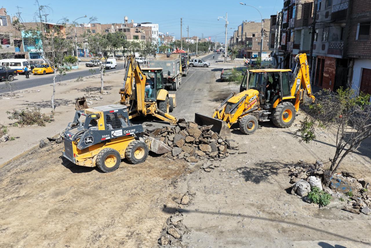 Promesa cumplida: alcalde Hernán Sifuentes dio inicio a trabajos de lo que será la nueva Av. Lima, en SMP