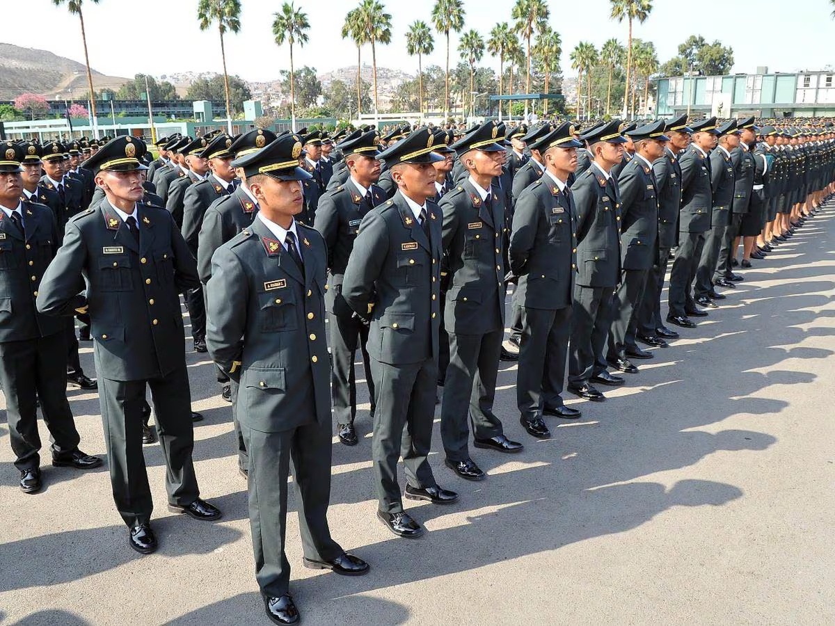 Gobierno dará nuevo  a policías y militares