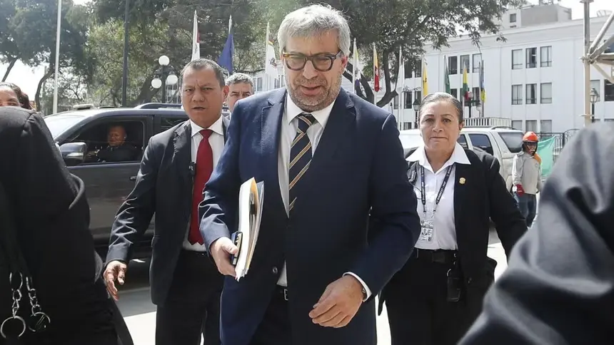 Piero Corvetto renuncia a la ONPE tras cuestionamientos por proceso electoral