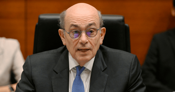 Canciller Hugo de Zela renuncia en medio de crisis por compra de aviones F-16