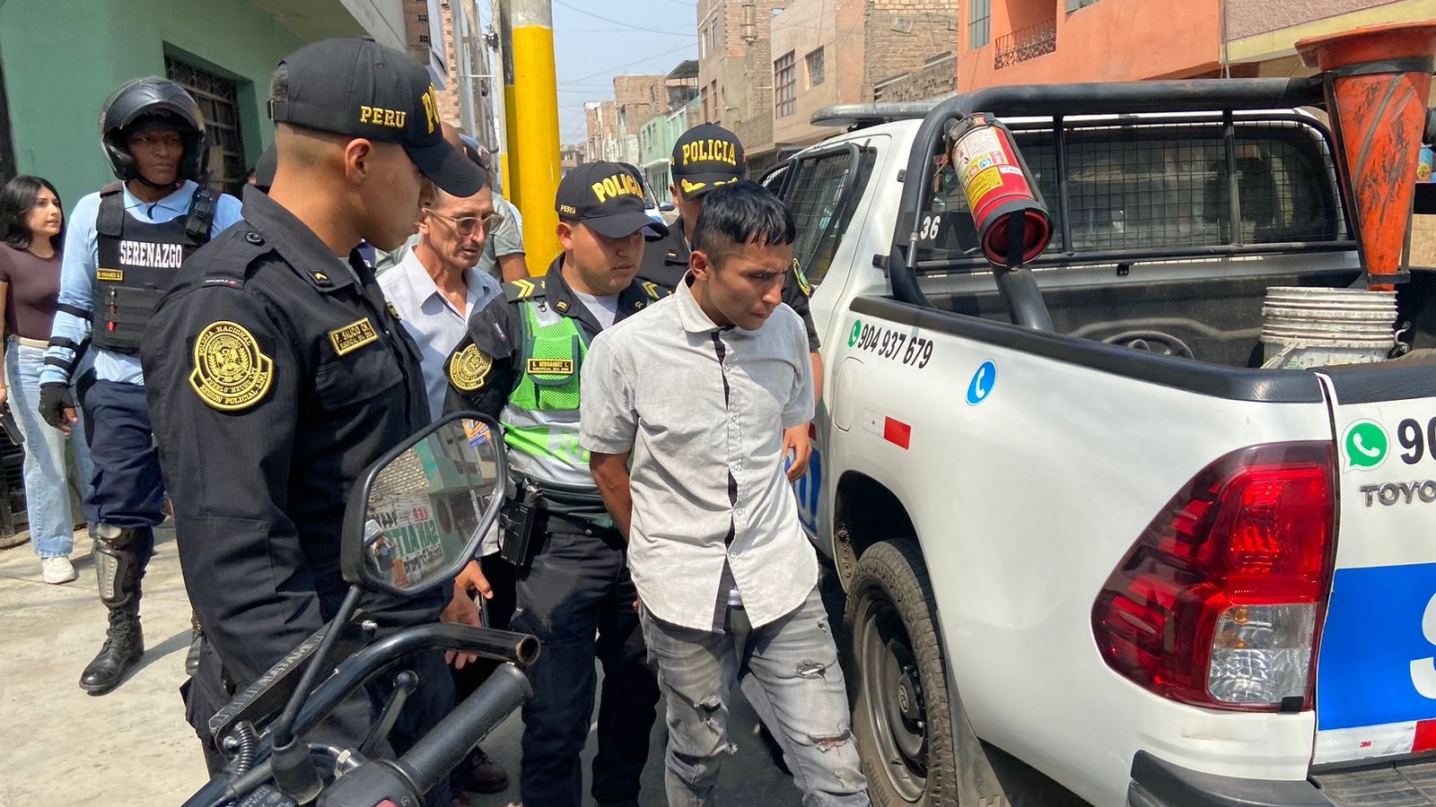 SMP: Alcalde Hernán Sifuentes detiene en flagrancia a delincuente que robó a policía de civil