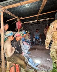 Rescatan a 20 mineros secuestrados en Pataz