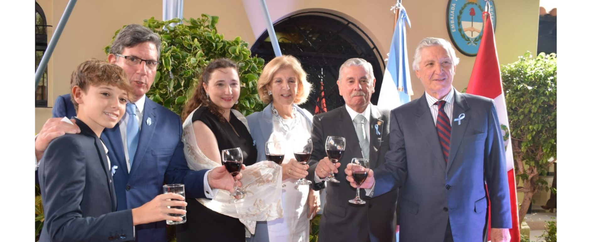 Argentina y Perú celebran el 216.º aniversario de la Revolución de Mayo