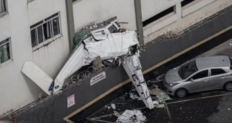 Brasil: avión ligero se estrelló contra edificio