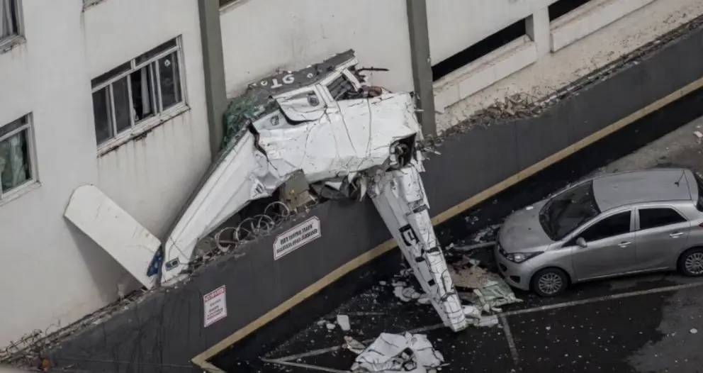 Brasil: avión ligero se estrelló contra edificio