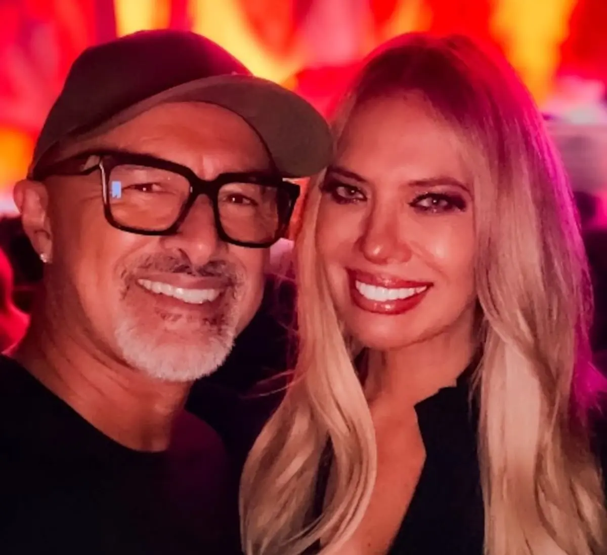 Carlos Alcántara y Laura Huarcayo son captados de la mano en concierto de Ed Sheeran