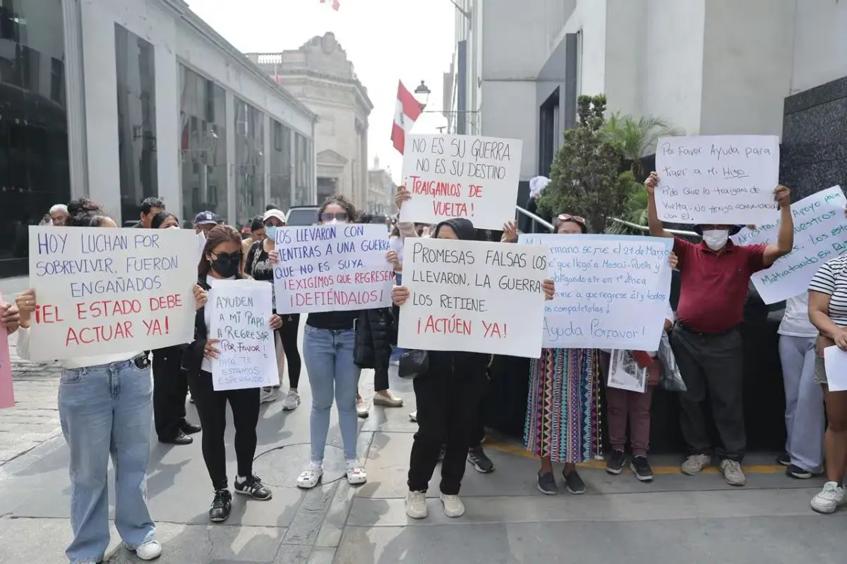 Cuatro peruanos llevados con engaños a Rusia fueron capturados por Ucrania