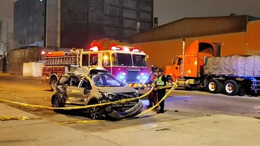 SJM: Dos muertos y 3 heridos por choque de carro contra tráiler