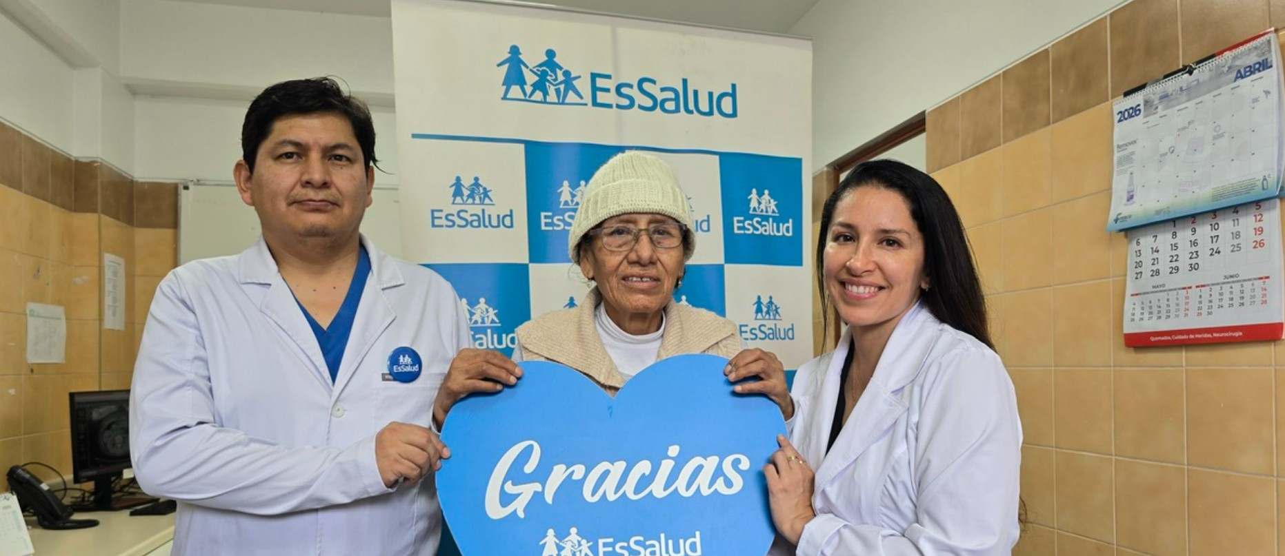 Médicos de EsSalud extraen hernia gigante y reconstruyen abdomen a anciana con técnica inédita