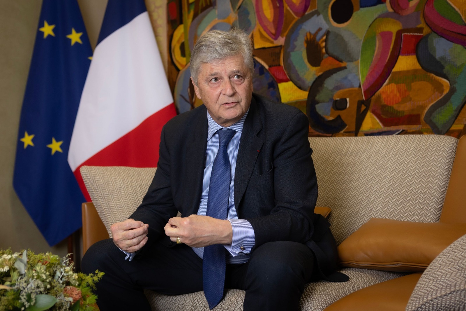 Francia instó al G7 a combatir dominio de China en tierras raras