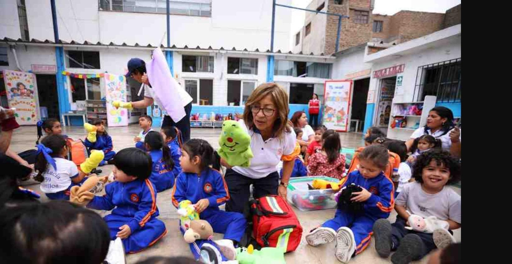 Viceministra resalta coordinación multisectorial en Primer Simulacro Nacional Multipeligro en IE de Chorrillos