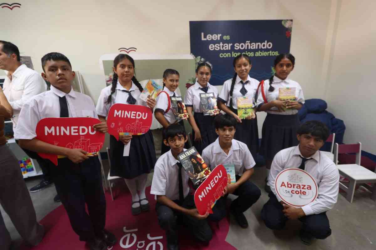 2500 escolares de cuatro regiones tendrán bibliotecas con estrategia Abraza Tu Cole