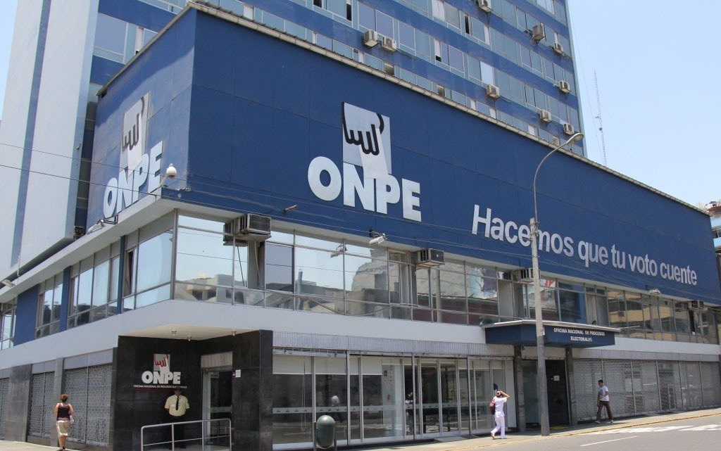 ONPE entrega al JNE la base de datos de actas