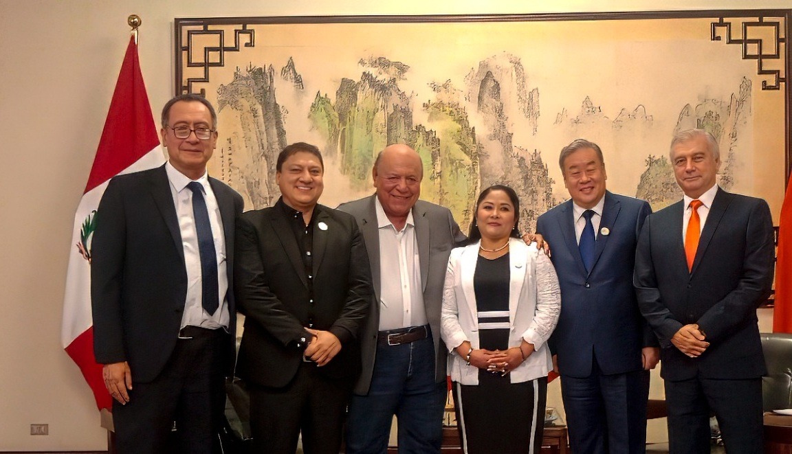 Tacna se compromete a atraer inversiones en sector portuario, educativo y agrario