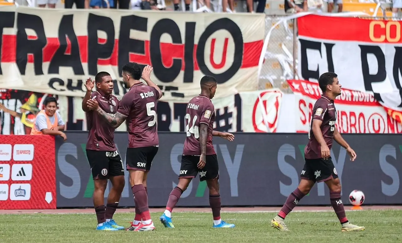 Universitario aplastó a Juan Pablo II