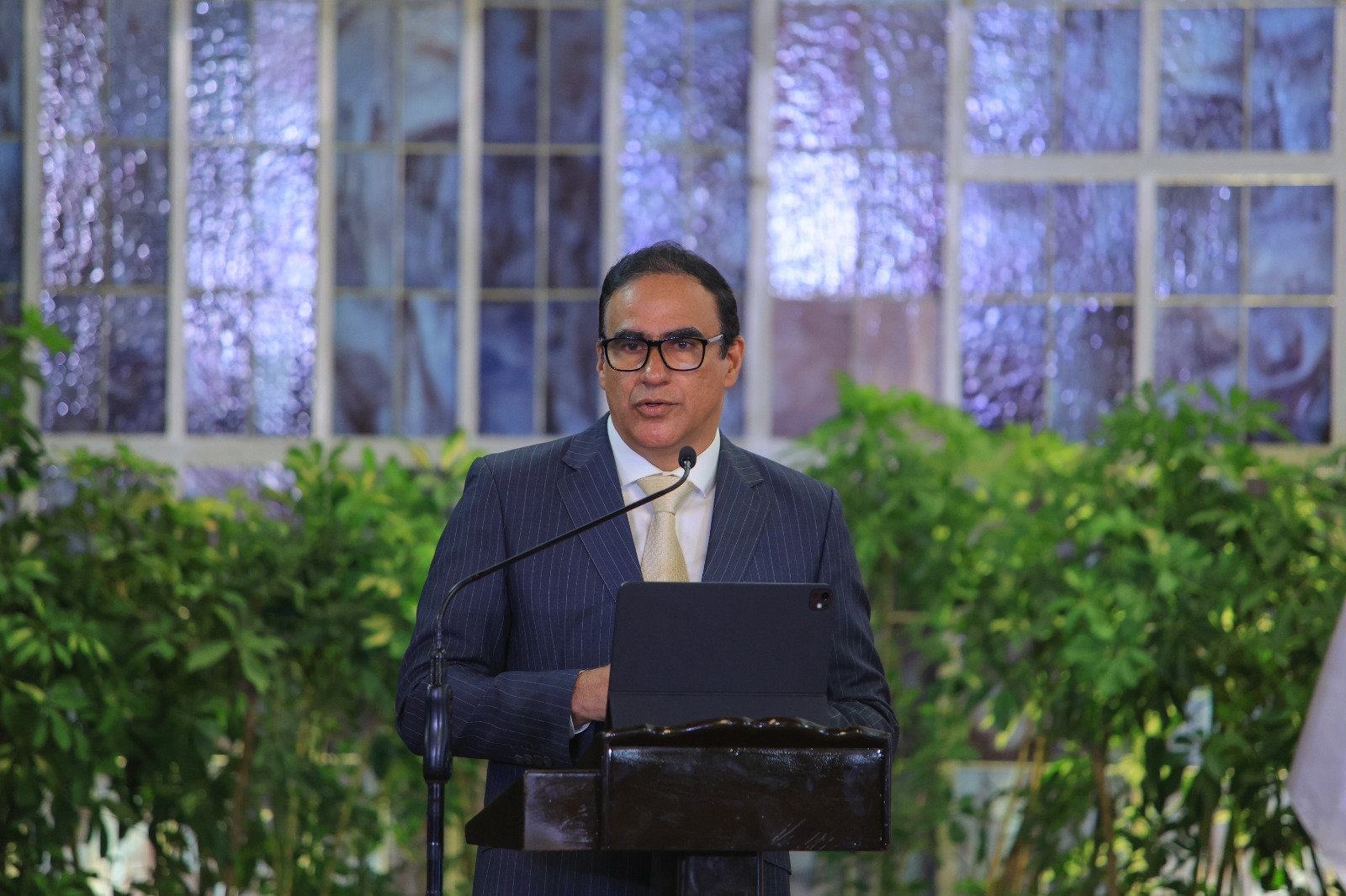 Gobierno anuncia medidas  contra la informalidad