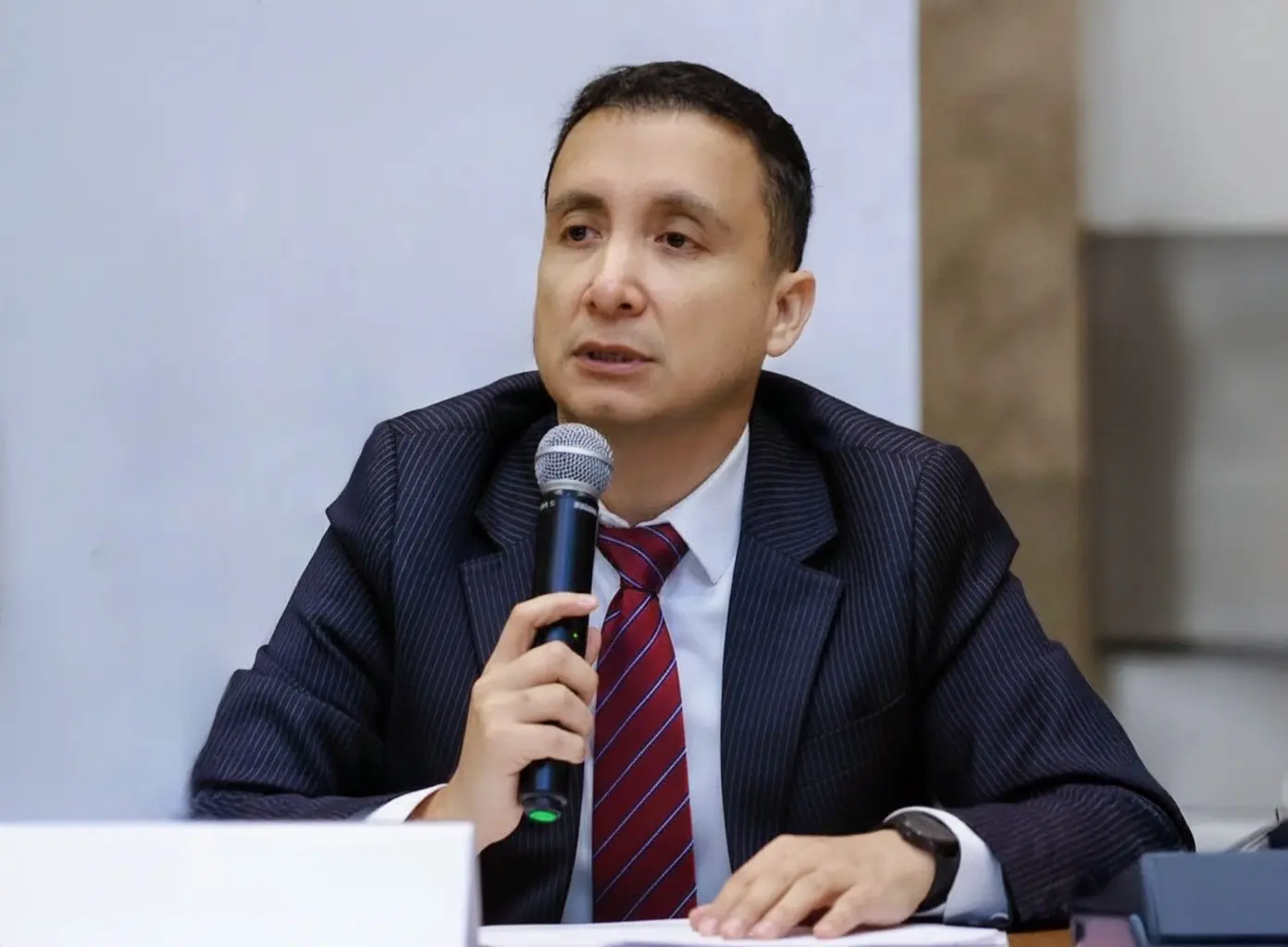 Ministro Luis Jiménez irá a declarar a Fiscalización