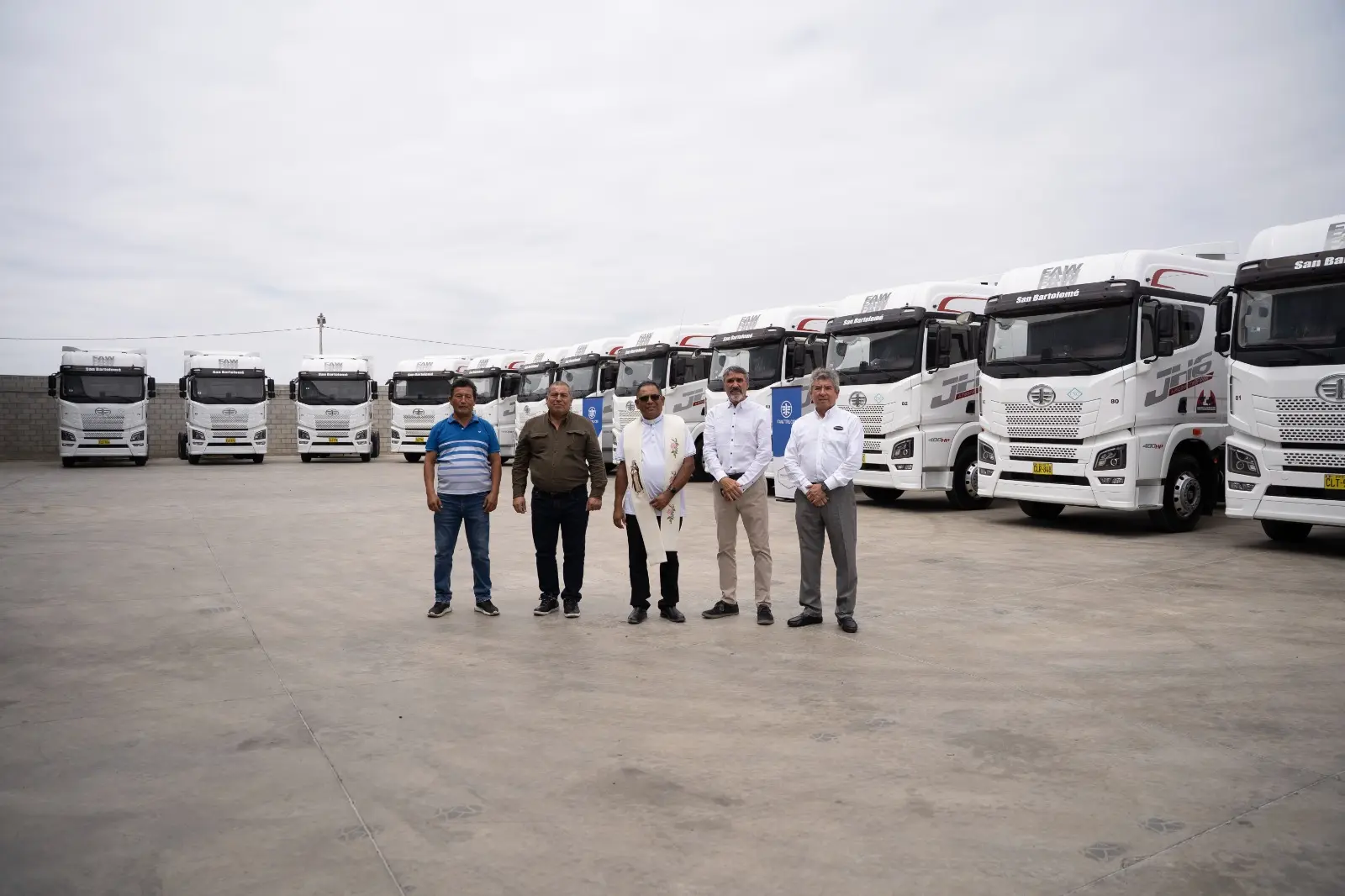 San Bartolomé entrega 20 remolcadores FAW a gas natural para operación agroindustrial en Piura