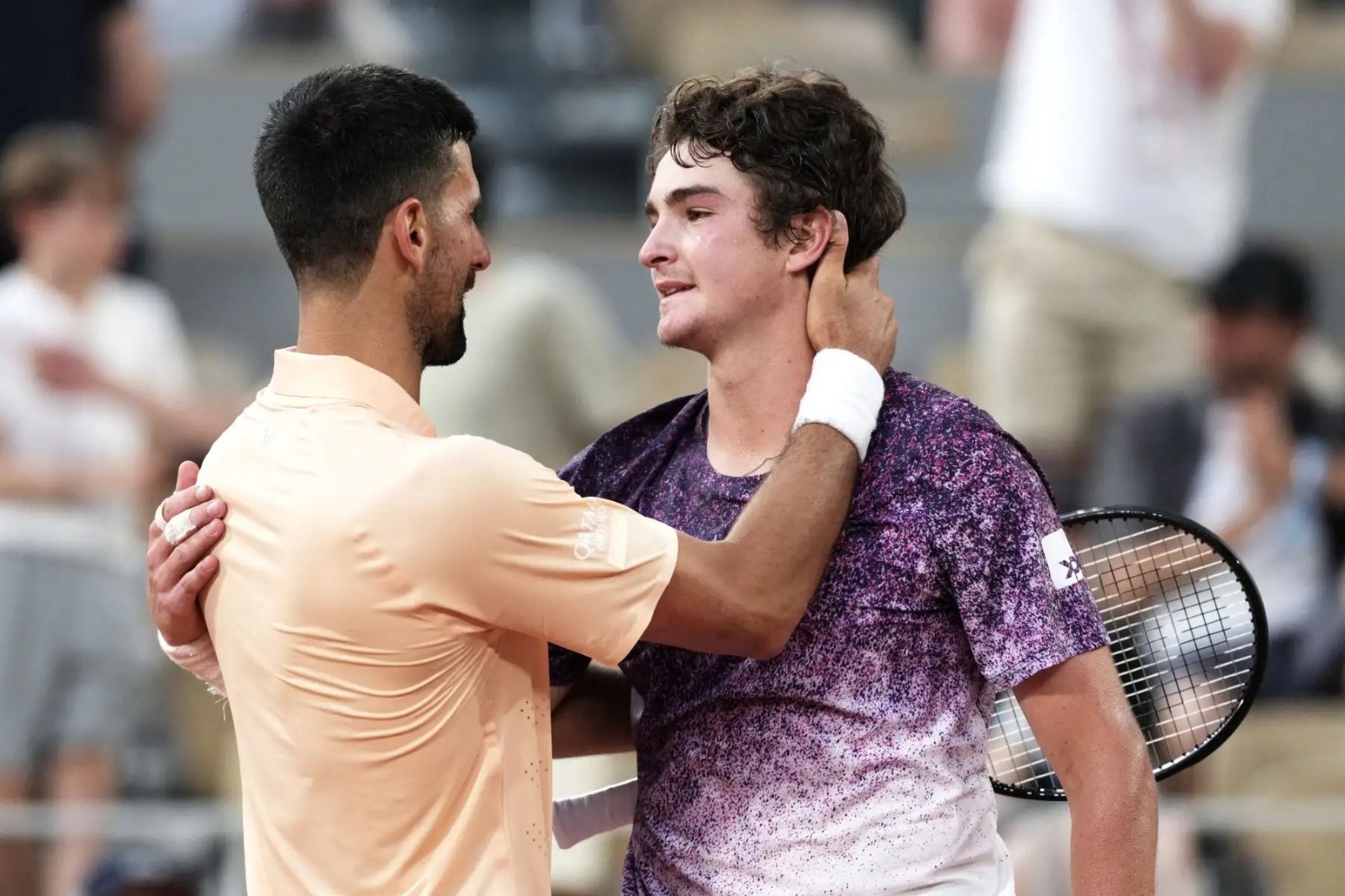 Joao Fonseca venció  a Novak Djokovic
