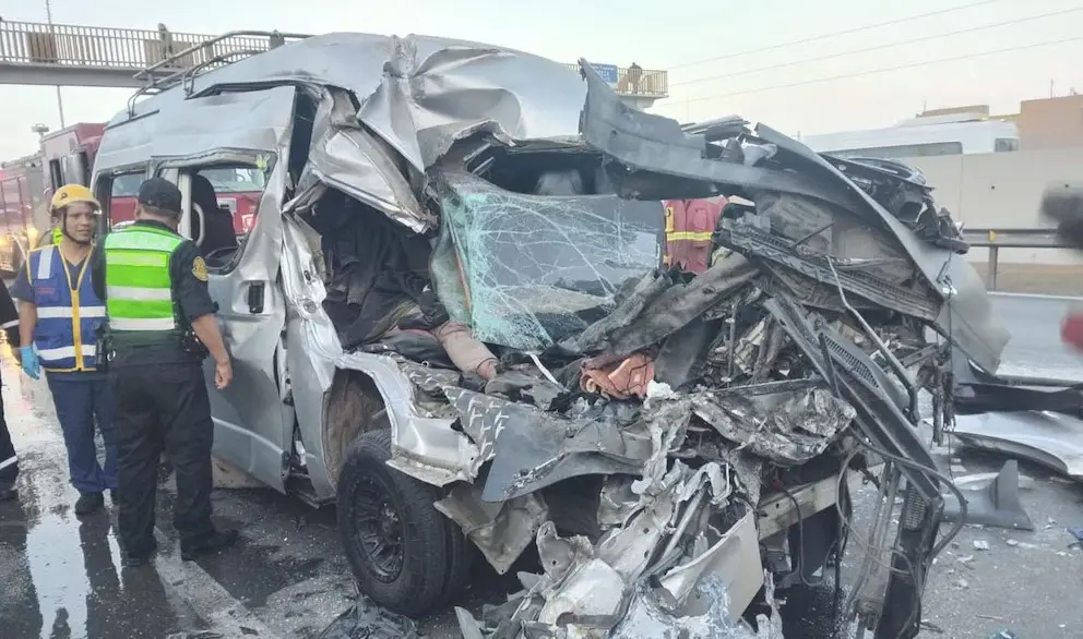 Trágico choque en la Panamericana Sur deja dos muertos y 12 heridos en VES