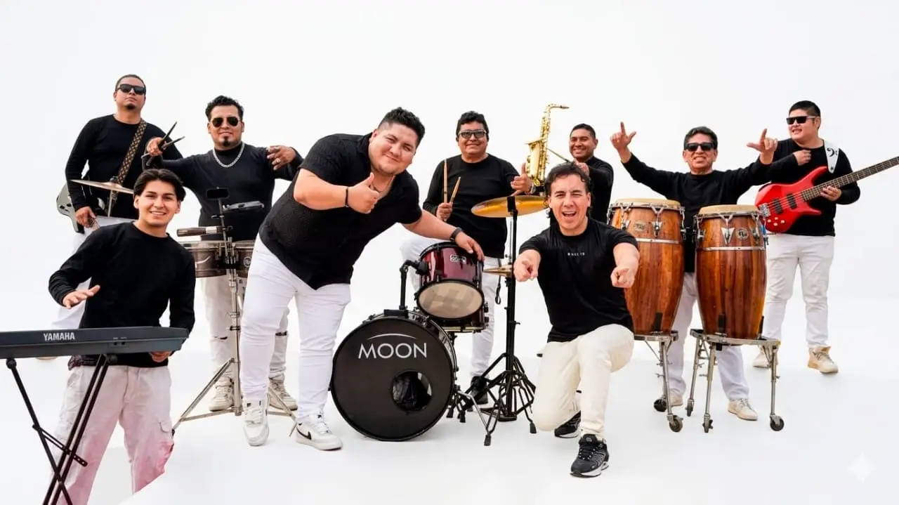 Los Murgueros Orquesta’ la rompen con rica cumbia ‘Con un sorbito de champan’