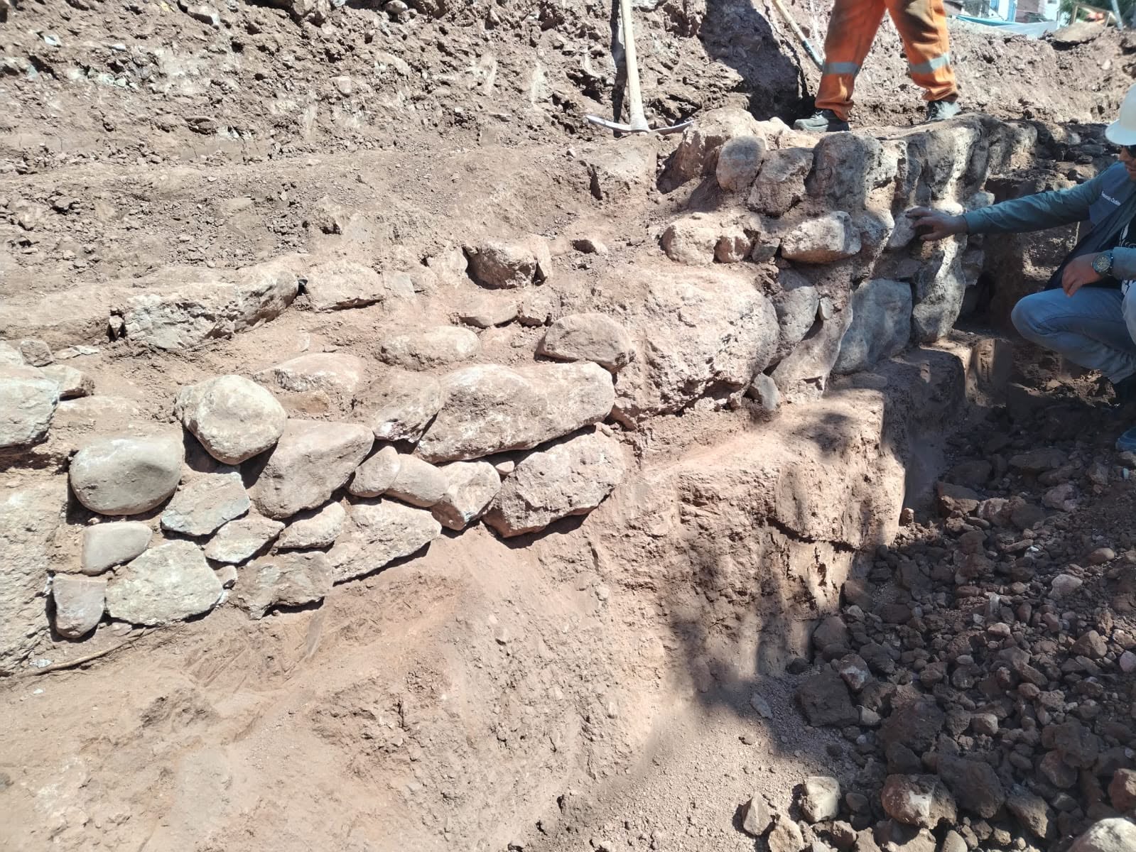 Descubren tramo de camino inca durante obra de drenaje en Cusco