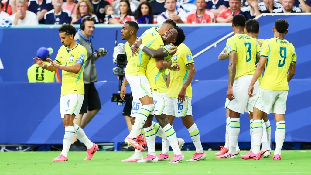Brasil goleó por 3-0 a Escocia