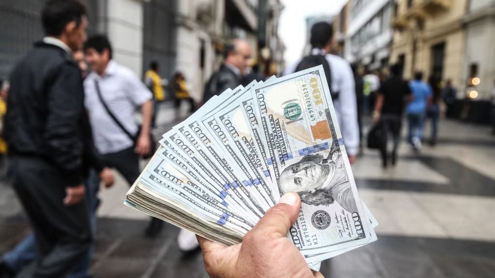 El precio del dólar se dispara a pocas horas de la segunda vuelta