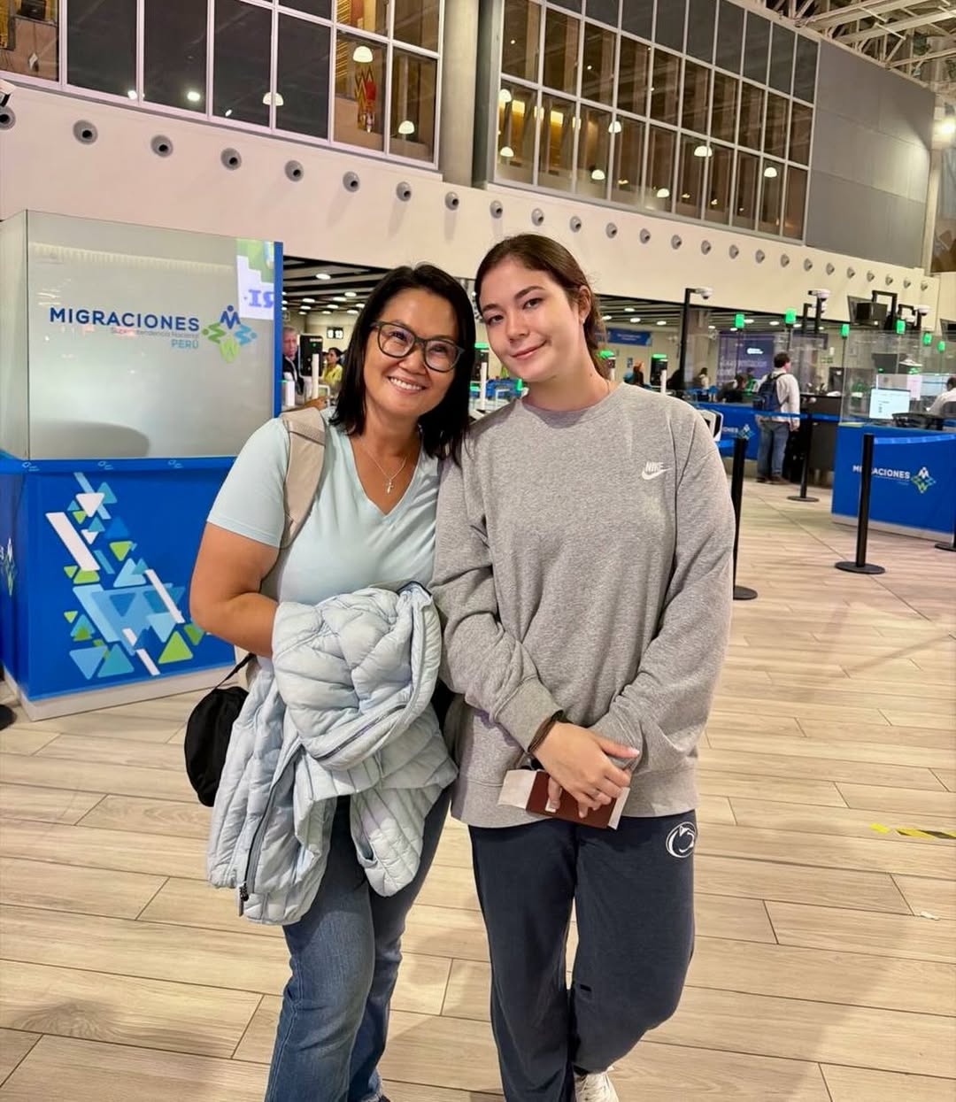 Keiko viaja con su hija a la espera resultados finales de la ONPE