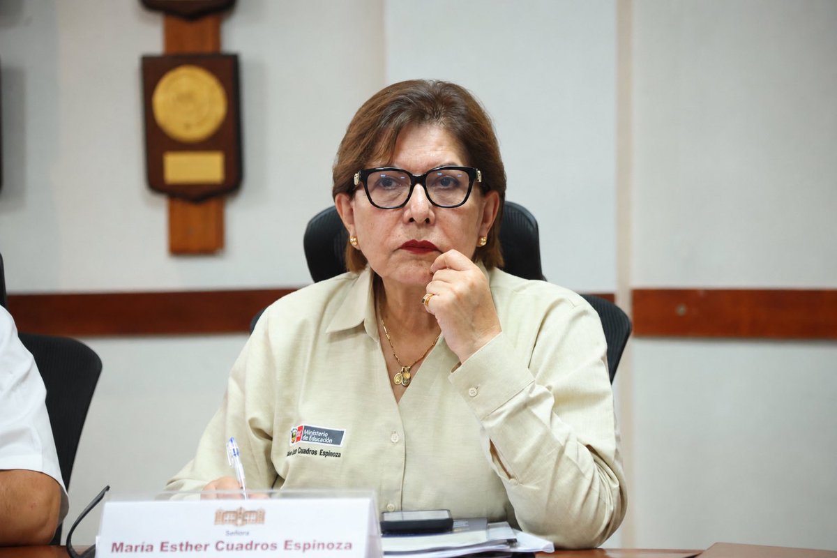 Plantean interpelación de la ministra Esther Cuadros