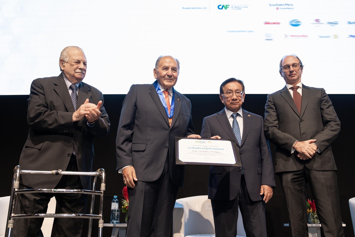 En sus 130 aniversario, la SNI entrega Medalla al Mérito Industrial a Jorge Rodríguez Rodríguez, fundador del Grupo Gloria