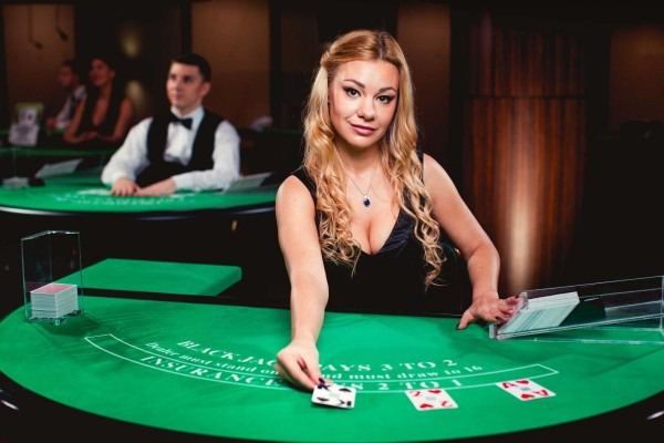 El futuro del casino en vivo: cómo la personalización y la interacción están transformando la experiencia con crupier en vivo