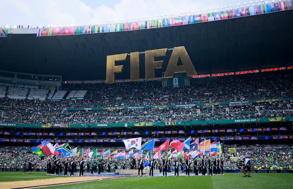 México inauguró su tercer Mundial con Shakira y Maná