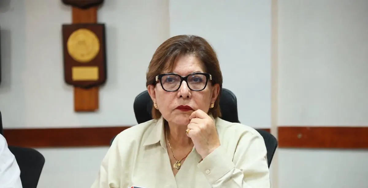 30 congresistas critican gestión de la ministra de Educación, Esther Cuadros