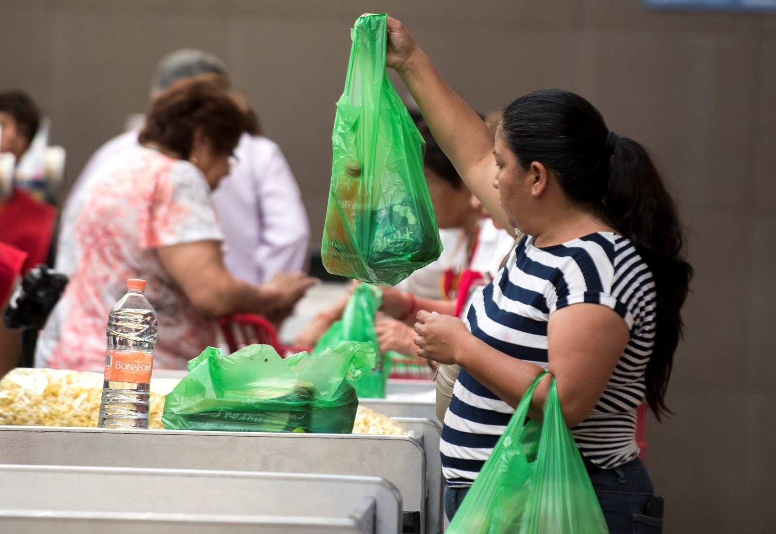 Peruanos consumen 6 mil bolsas plásticas por minuto