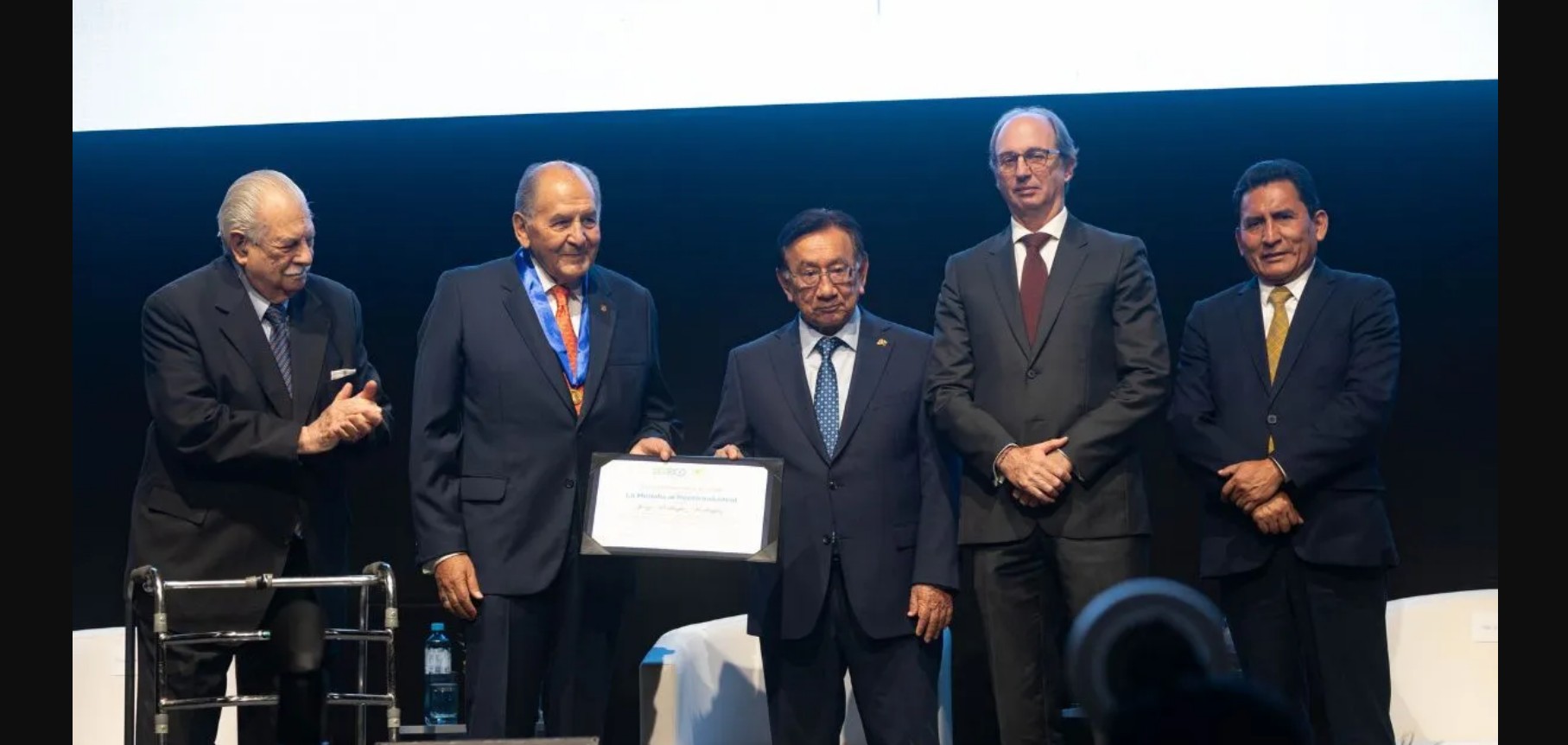 En sus 130 aniversario, la SNI entrega Medalla al Mérito Industrial a Jorge Rodríguez Rodríguez, fundador del Grupo Gloria