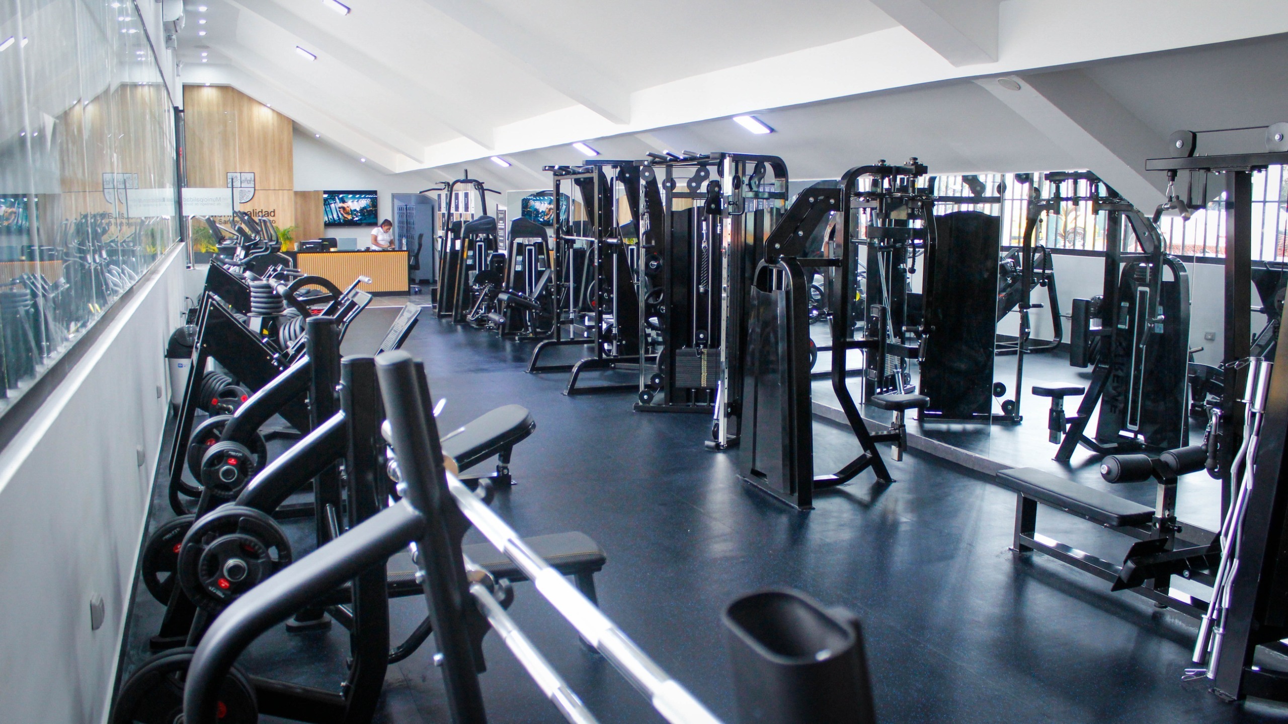 Surco inaugura su tercer Gimnasio Municipal en el Estadio Julio Montjoy