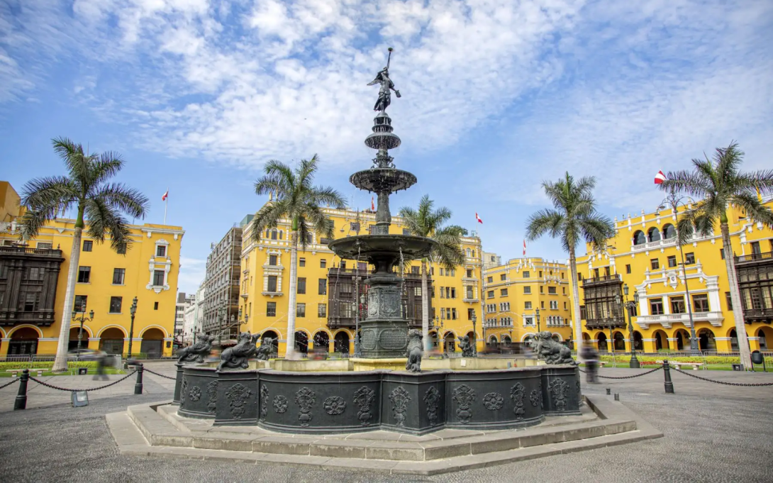 Restringen paso vehicular en el Centro Histórico de Lima ante movilizaciones