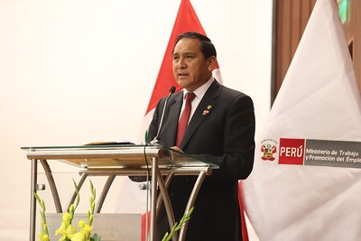 Flavio Cruz Mamani asume el liderazgo del MTPE y convoca a una gestión de puertas abiertas y trabajo en equipo