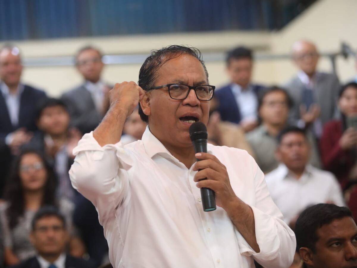 Acusan a comunista Roberto Sánchez de ‘mochasueldo’