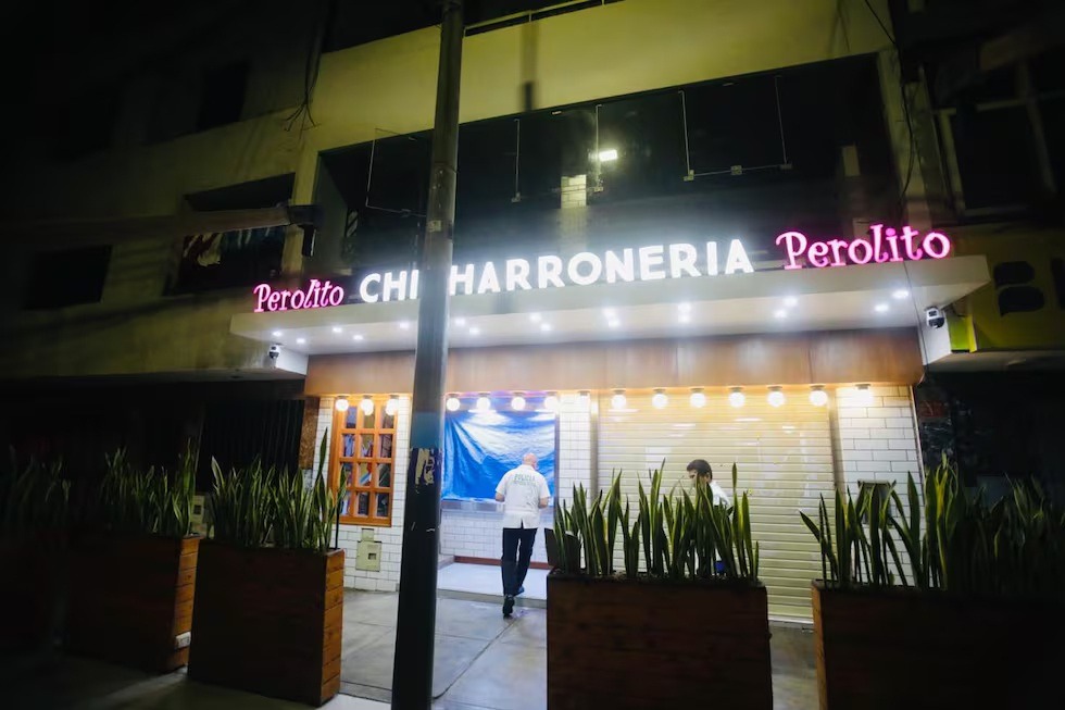 Atacan a balazos una chicharronería en el Callao