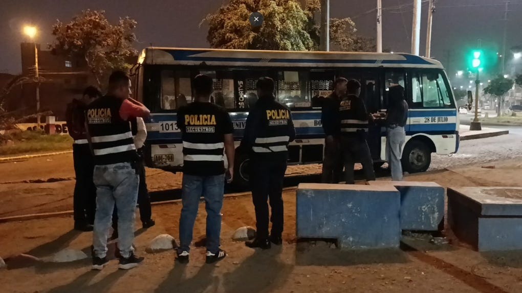 Carabayllo: Chofer recibe siete disparos en pleno recorrido