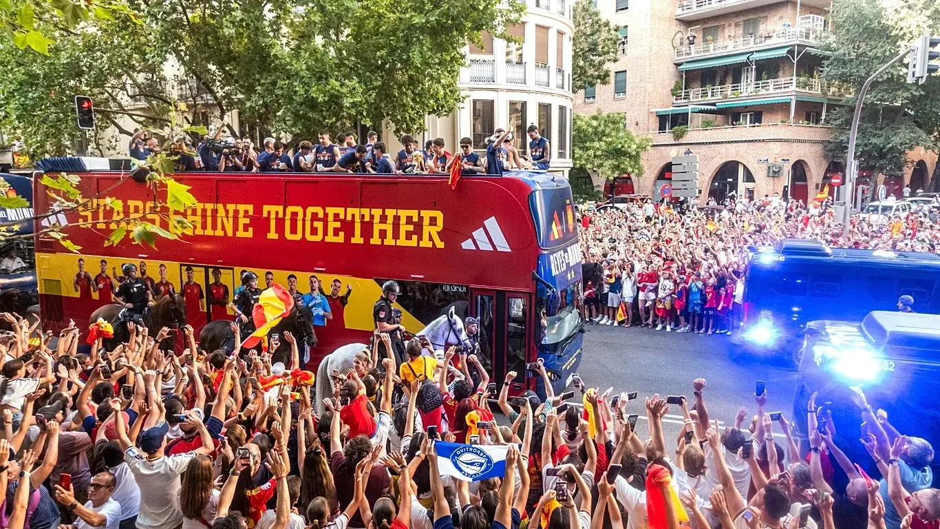 Dos millones reciben a selección de España