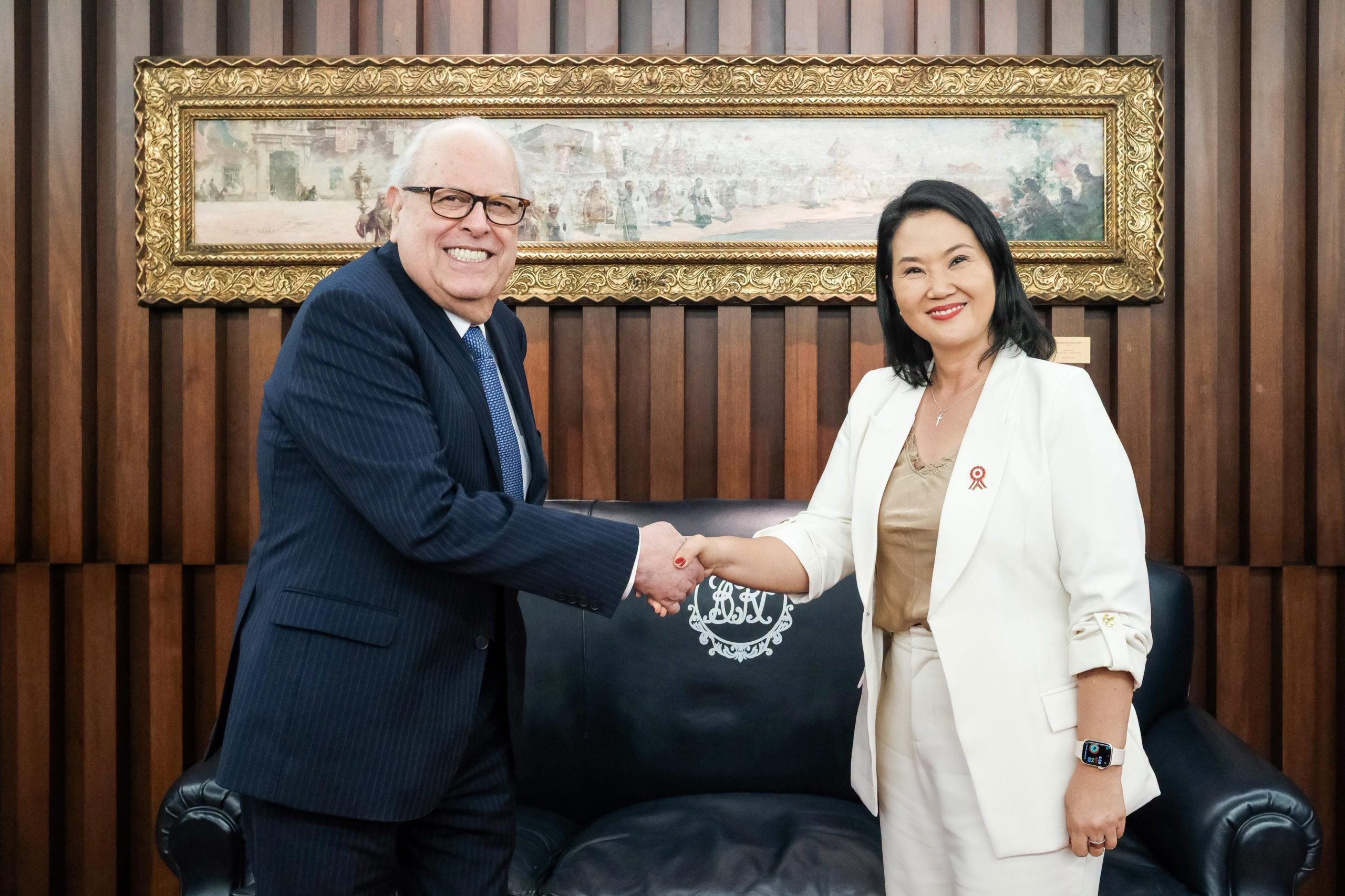 Keiko anuncia que Julio Velarde seguirá en BCR