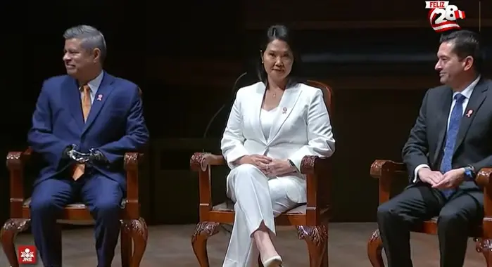 JNE entrega credenciales a Keiko Fujimori en ceremonia oficial