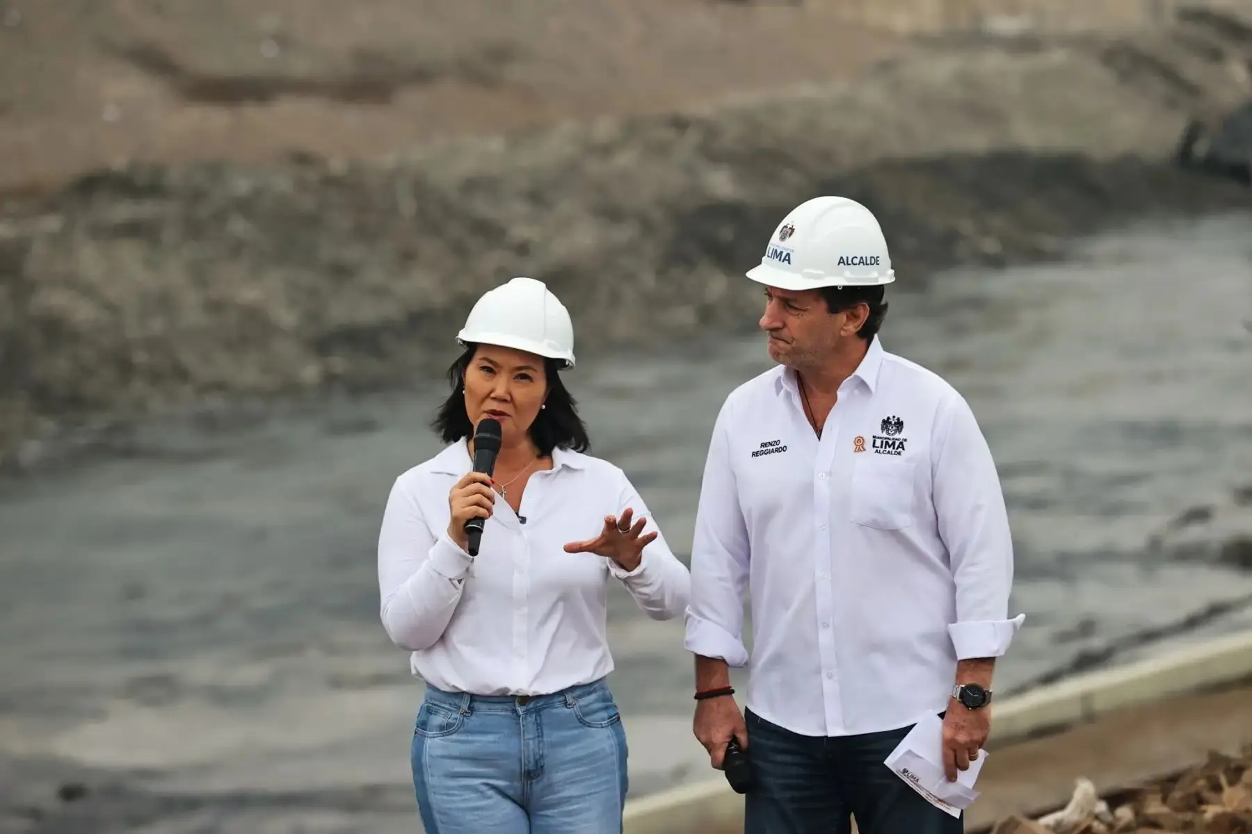 Keiko y el alcalde Renzo Regiardo