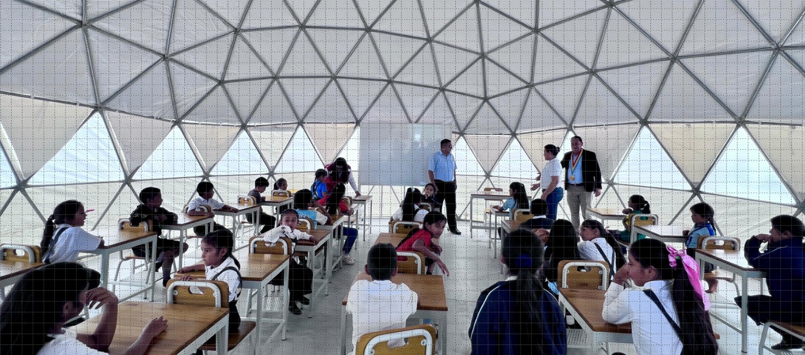 Ministerio de Educación inicia la implementación de infraestructura temporal por emergencia en Junín