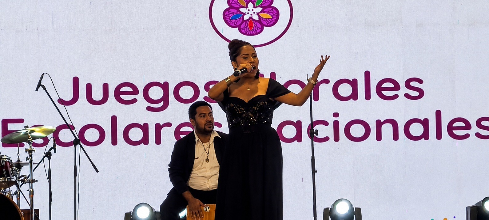Minedu: de los Juegos Florales a una carrera marcada por la música, la historia de Fiorella Caballero